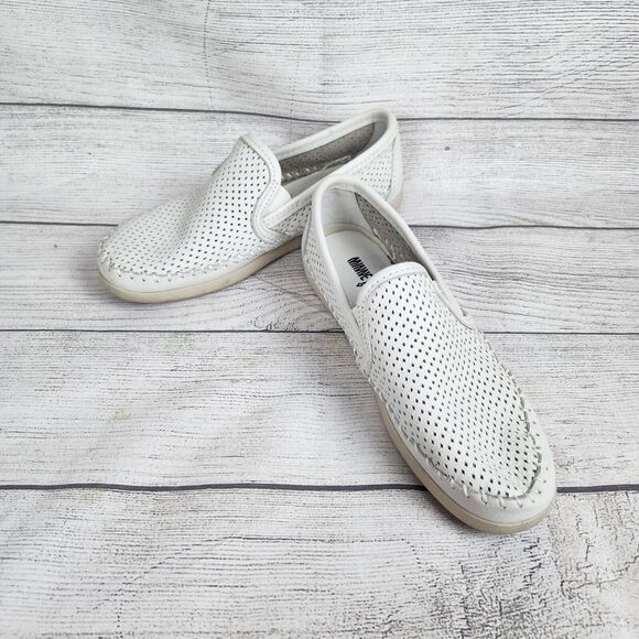 Minnetonka Pacific Loafer Slip On White Perforated Leather Shoes Women's Sz 7.5 - Picture 2 of 10